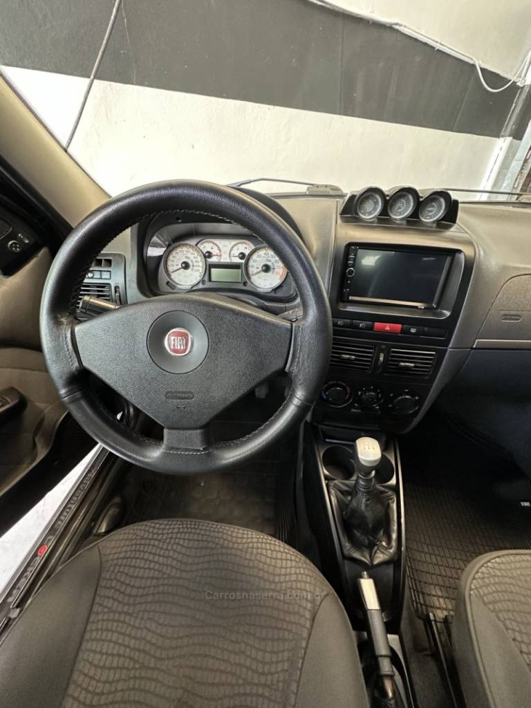 FIAT - PALIO - 2011/2012 - Preta - R$ 41.900,00